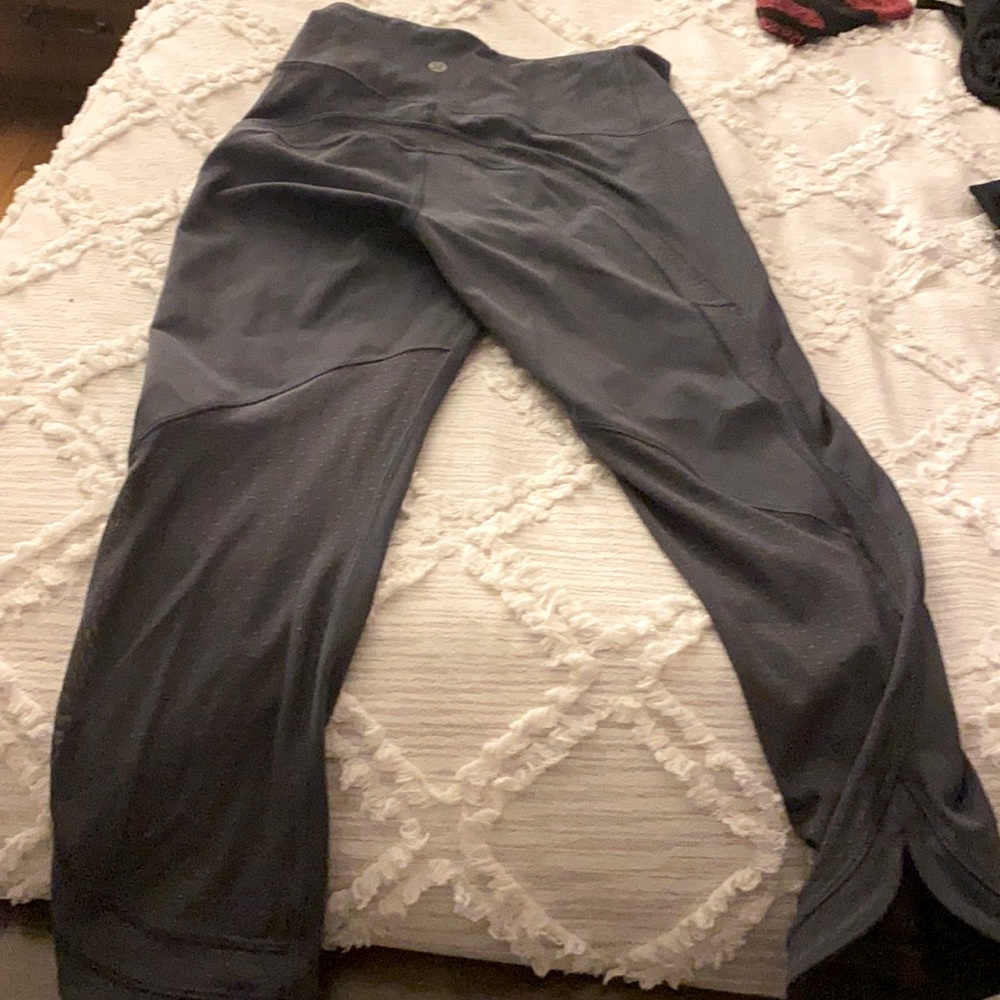 Lulu Capri Leggings